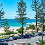 The Coconut Crib- Waterfront Burleigh Beach